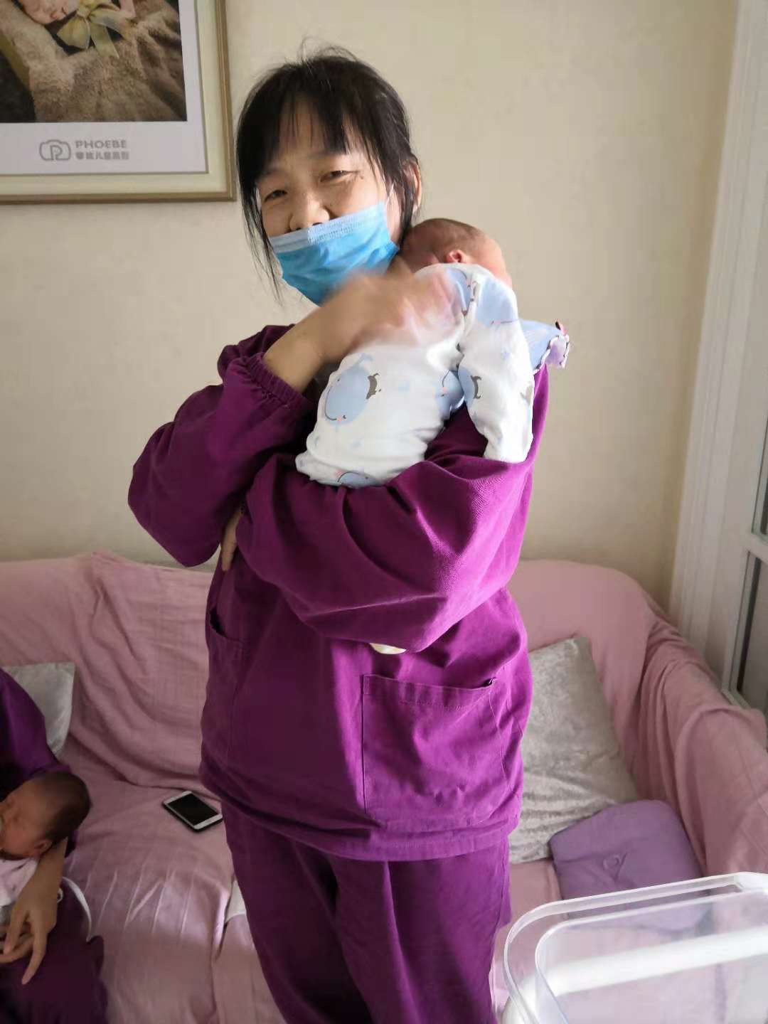 /刁理娥月嫂的个人照片展示