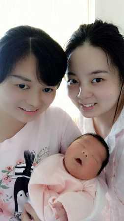 /胡红桂月嫂的个人照片展示