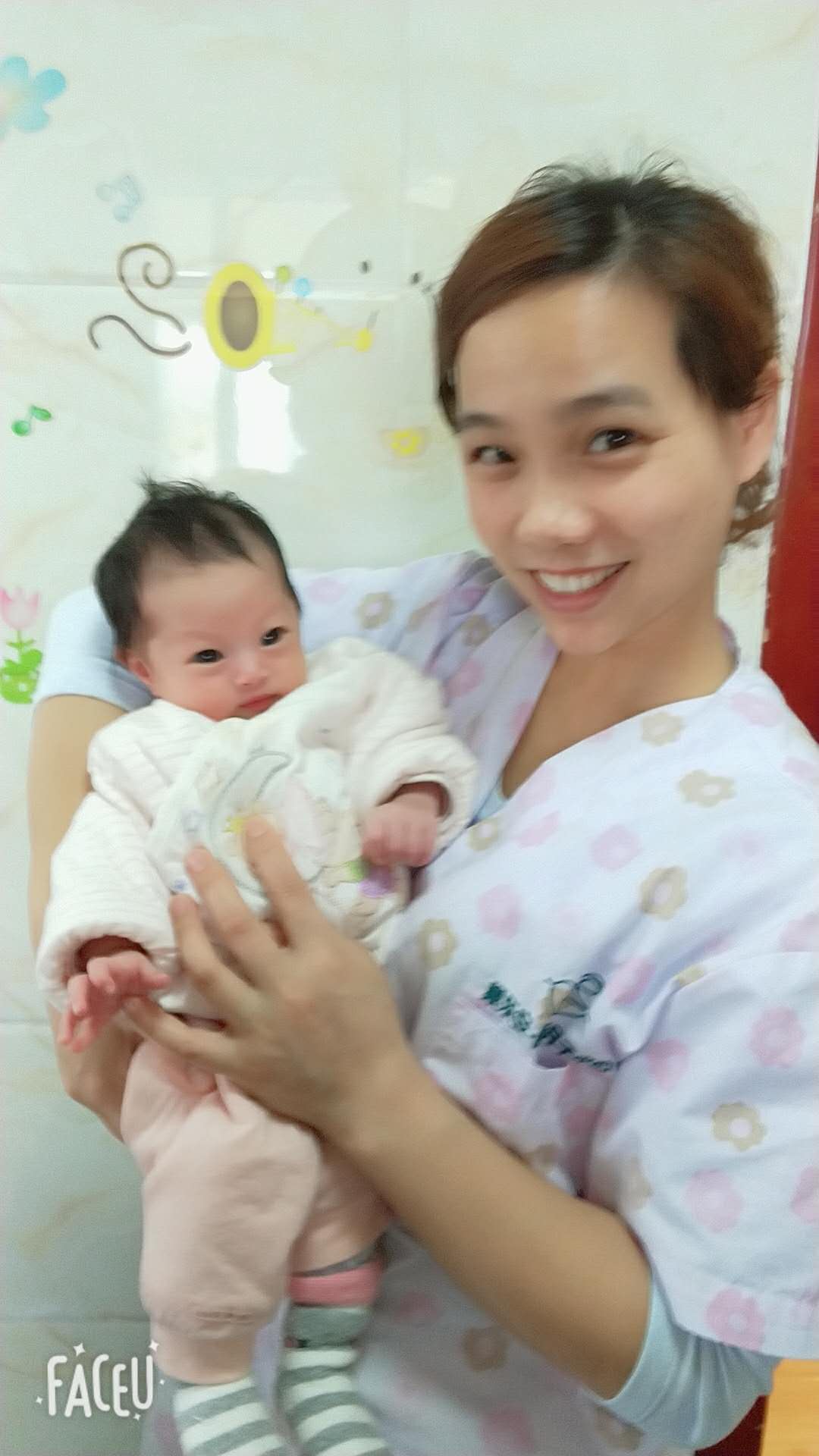 /李友谊月嫂的个人照片展示