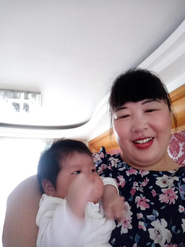 /李秀琼月嫂的个人照片展示
