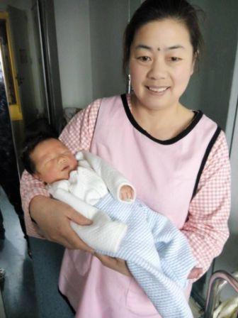 /罗玉娥月嫂的个人照片展示