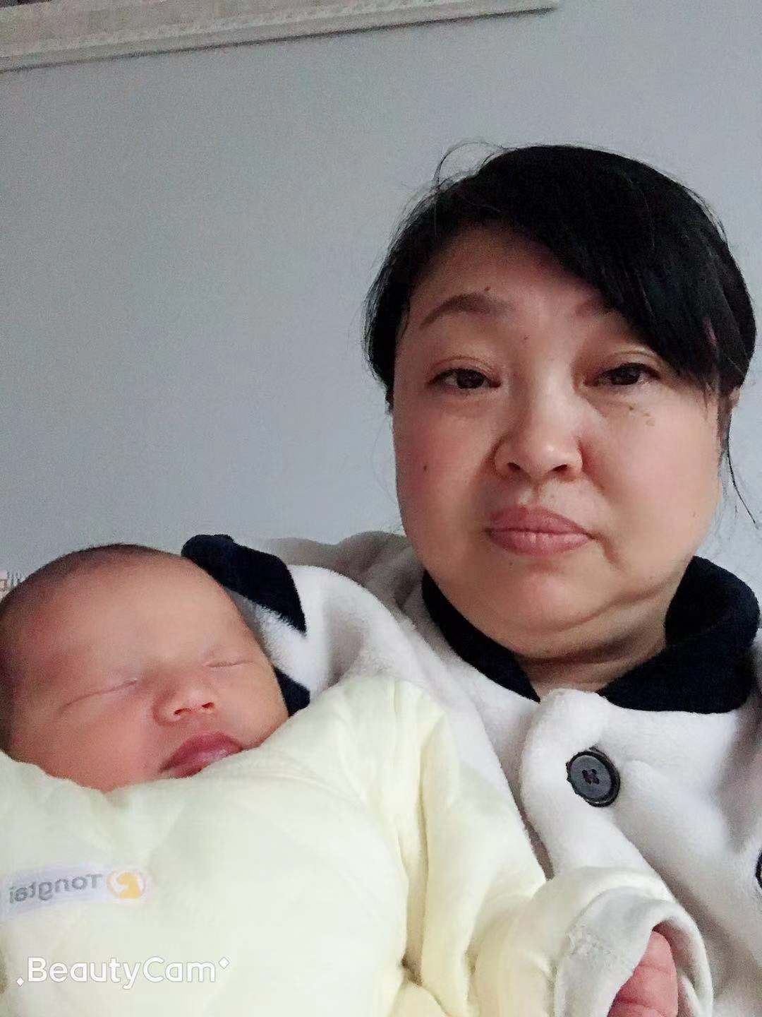 /李春玲月嫂的个人照片展示