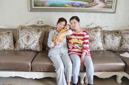/李顺珍月嫂的个人照片展示