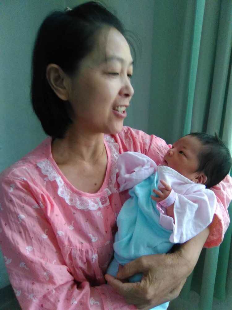 /李万红月嫂的个人照片展示