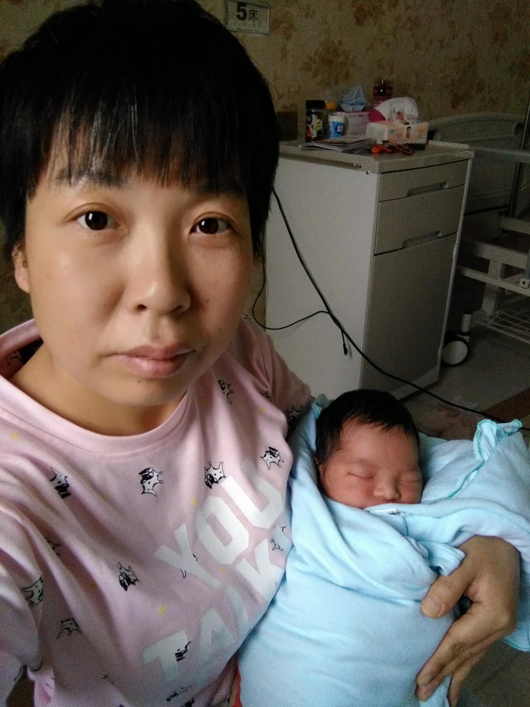 /胡晓云月嫂的个人照片展示