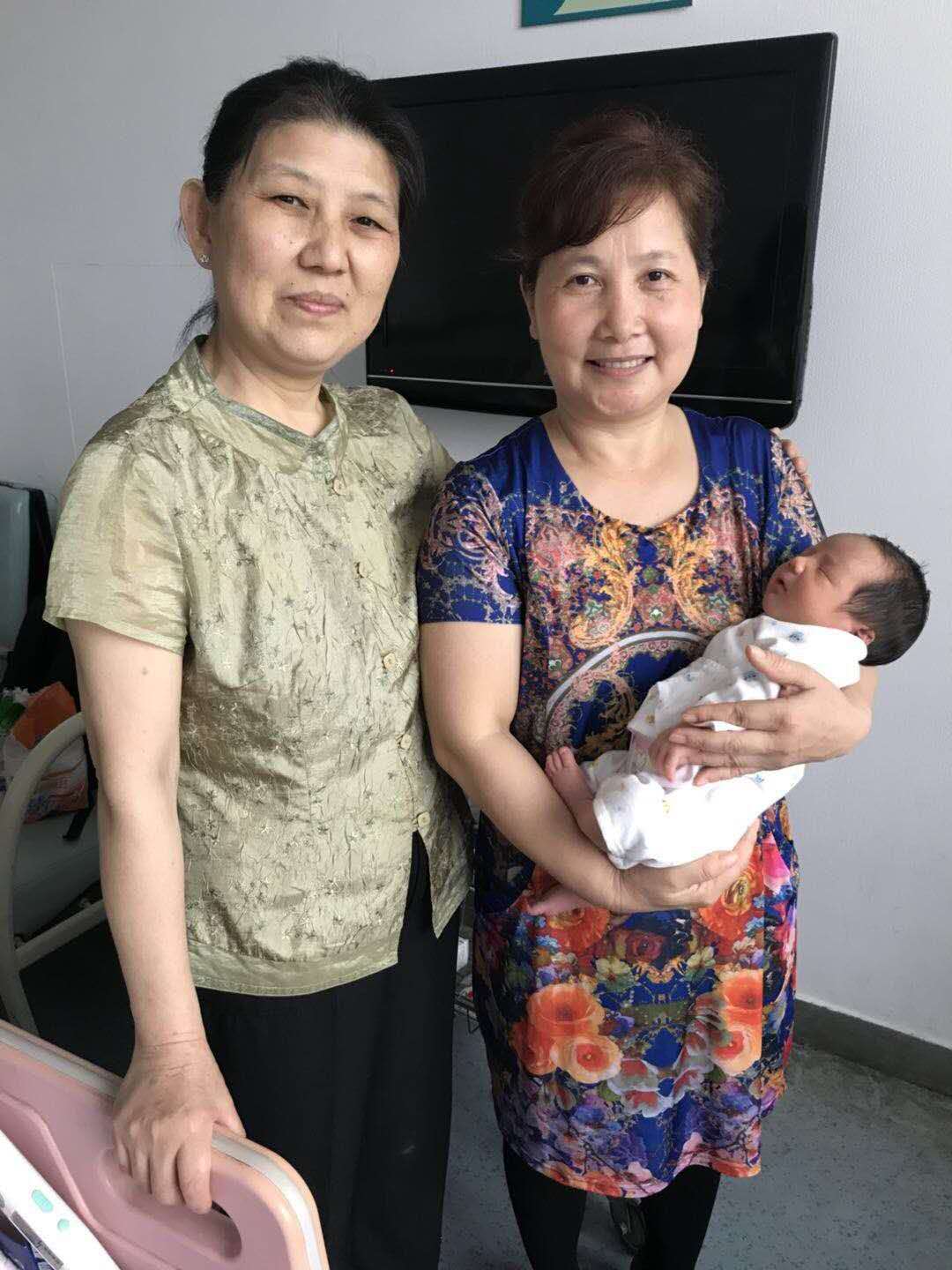 /程金爱月嫂的个人照片展示