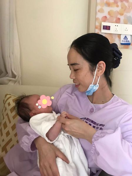 /刘艳月嫂的个人照片展示