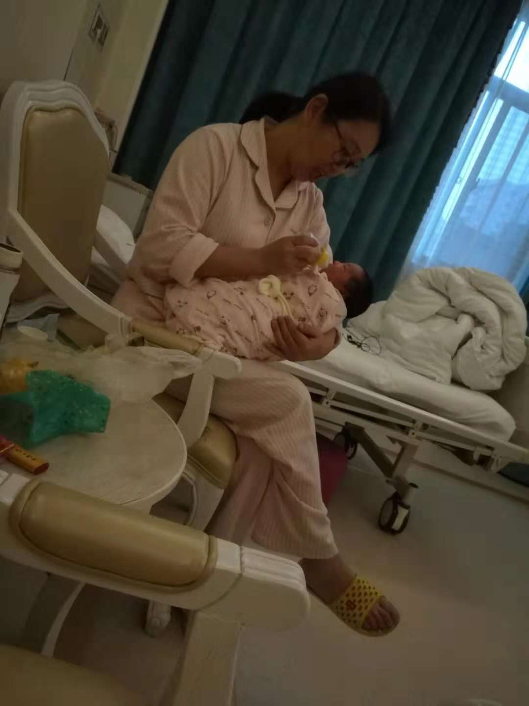/刘晓琴月嫂的个人照片展示