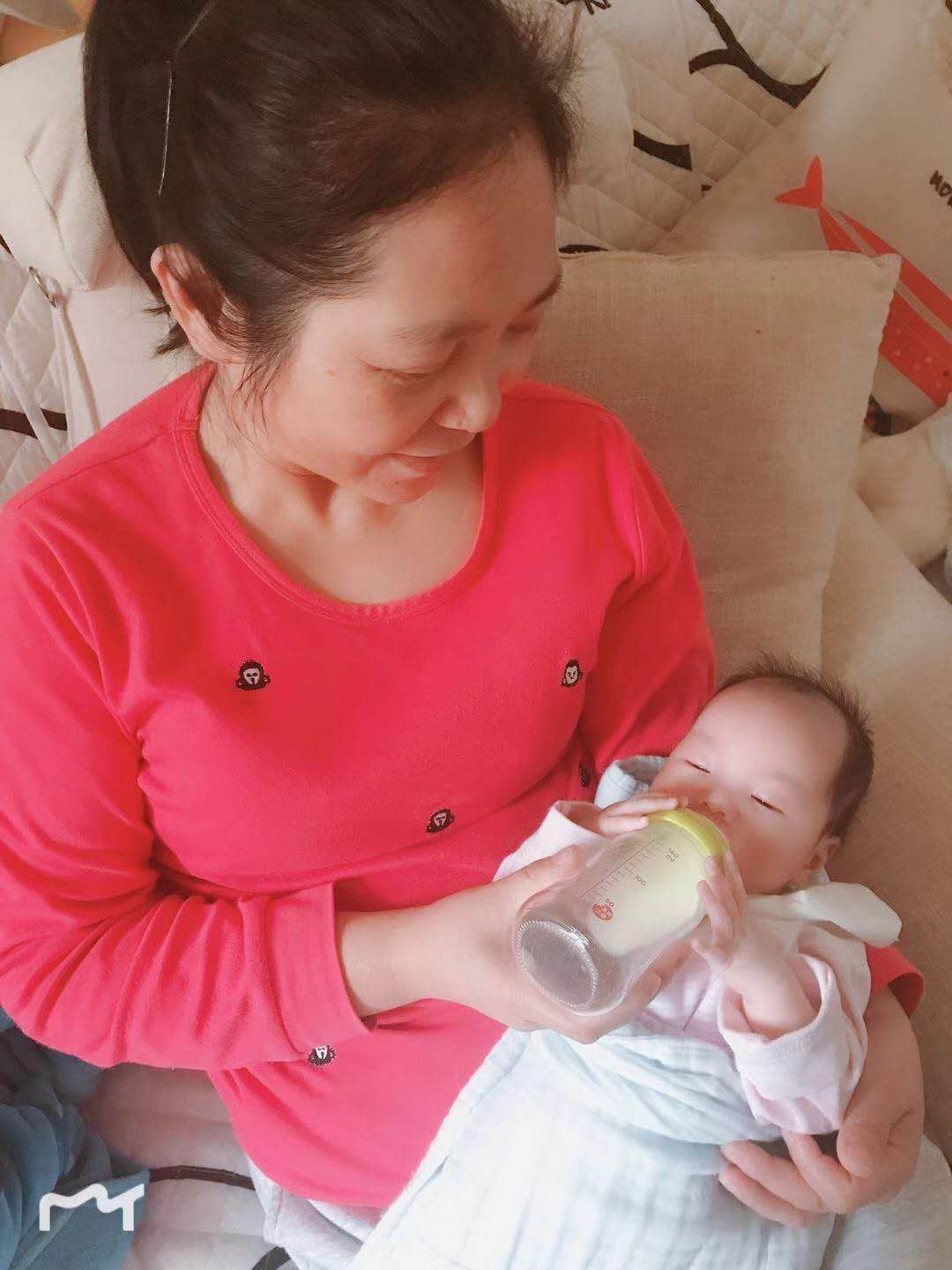 /甘春翔月嫂的个人照片展示