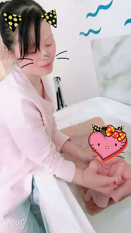 /李红霞月嫂的个人照片展示