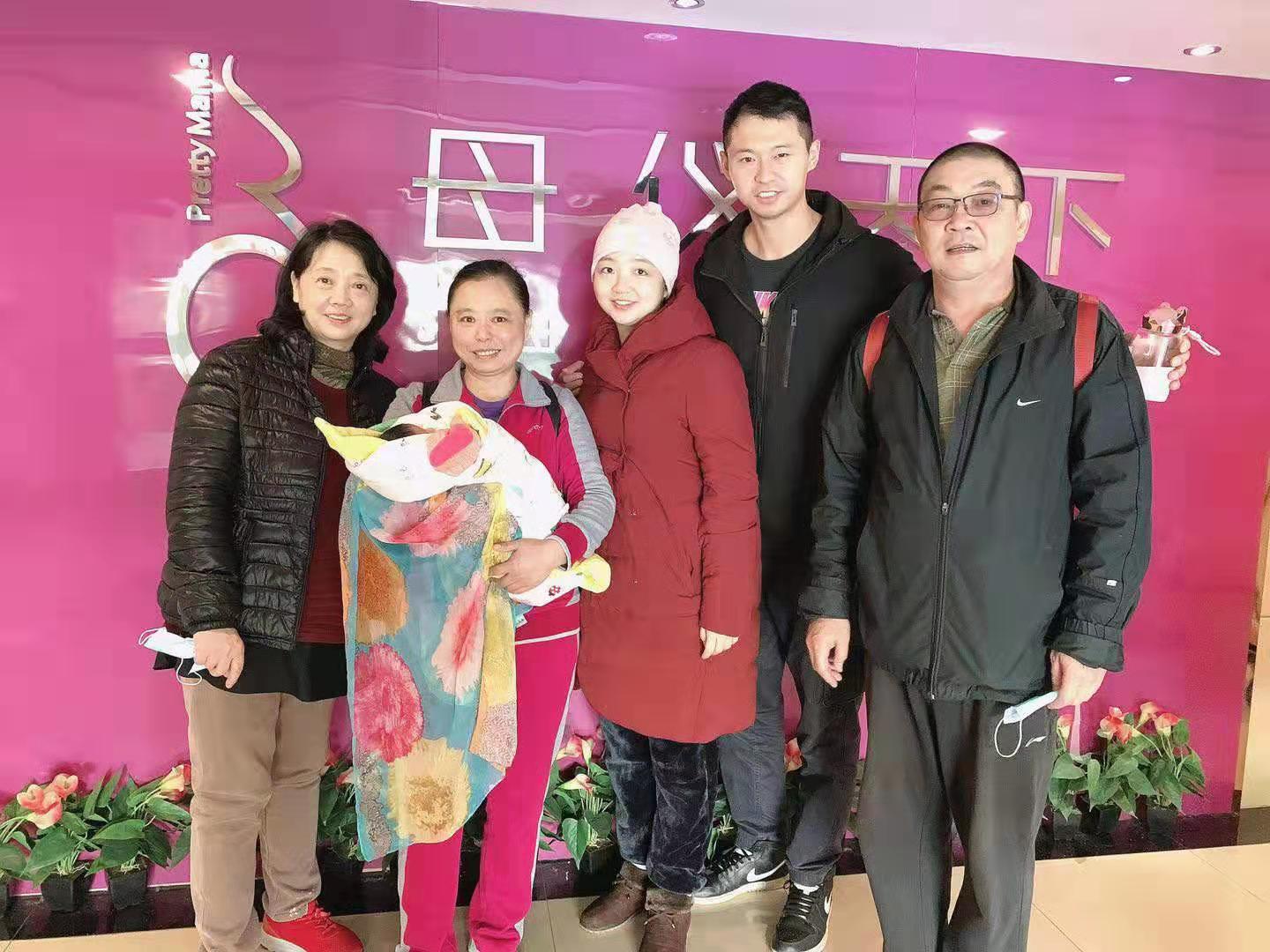 /张玉珍月嫂的个人照片展示