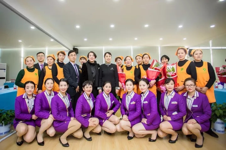 1520302920602169.jpg 月嫂合影1.jpg